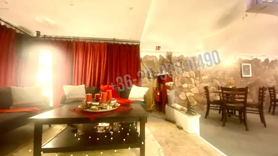 eladó üzlethelyiség utcai bejáratos, Budapest, VIII. kerület