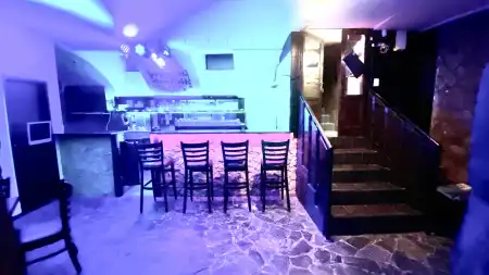 Eladó üzlethelyiség utcai bejáratos, Budapest, VIII. kerület 143 m² 50.5 M Ft